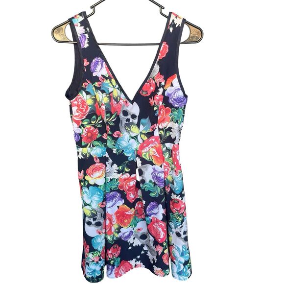 Iron Fist Dresses & Skirts - Iron Fist Roaming Hearts Skull Dress Womens Medium Whimsygoth Floral Bow V-neck